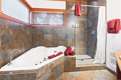 330 Reef Point Rd, Ucluelet, BC 