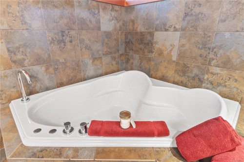 330 Reef Point Rd, Ucluelet, BC 