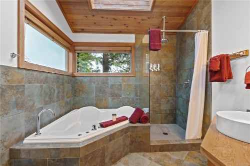 330 Reef Point Rd, Ucluelet, BC 