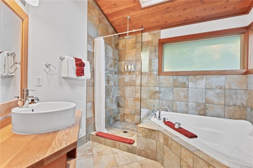 330 Reef Point Rd, Ucluelet, BC 