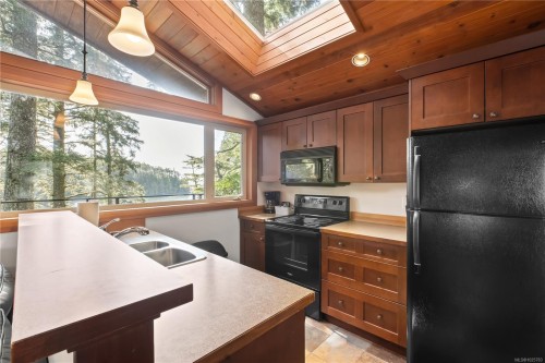 330 Reef Point Rd, Ucluelet, BC 
