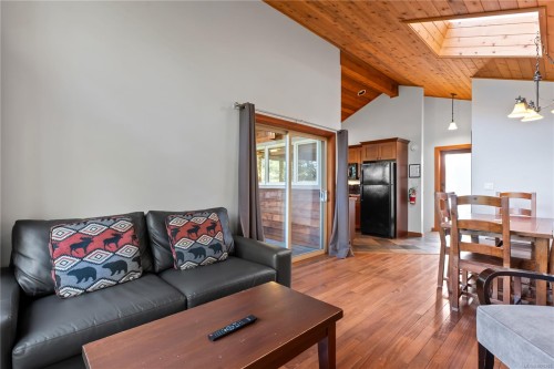 330 Reef Point Rd, Ucluelet, BC 