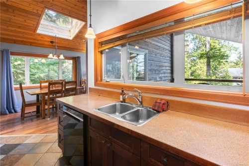 330 Reef Point Rd, Ucluelet, BC 