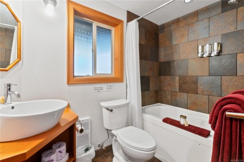 330 Reef Point Rd, Ucluelet, BC 