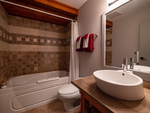 330 Reef Point Rd, Ucluelet, BC 