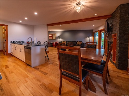 330 Reef Point Rd, Ucluelet, BC 
