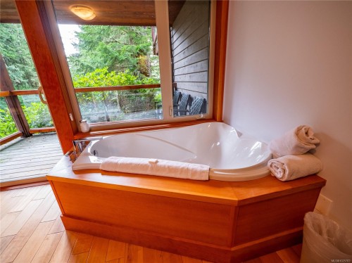 330 Reef Point Rd, Ucluelet, BC 