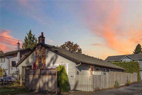 2-2034 Weiler Ave  Sidney, BC V8L 1R4