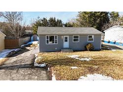 9 Clayton ST  Fredericton, NB E3A 4P9