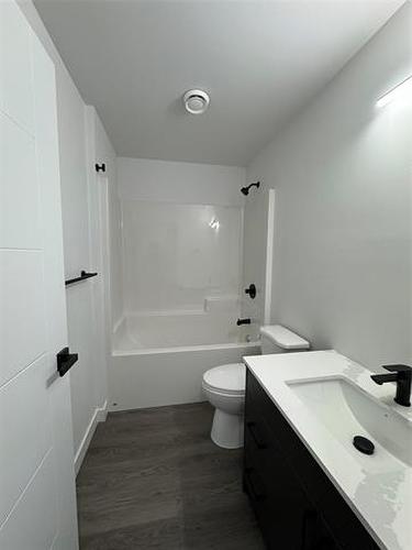 850 Burnell St, Winnipeg, MB 