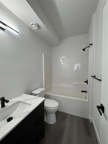 850 Burnell St, Winnipeg, MB 