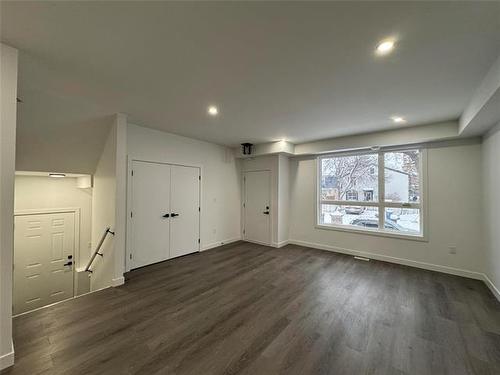 850 Burnell St, Winnipeg, MB 