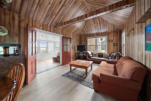 20 Crescent Blvd, Matlock, MB 