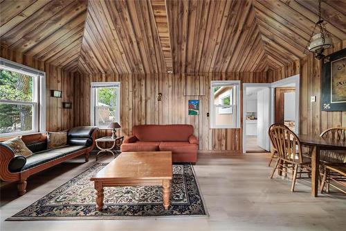 20 Crescent Blvd, Matlock, MB 