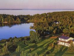 210 South Cove Drive Feltzen South, NS B0J 2X0