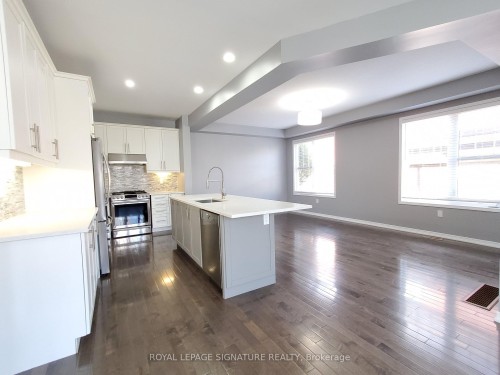 373 Falling Green Crescent, Kitchener, ON - Indoor Photo Showing Kitchen With Upgraded Kitchen