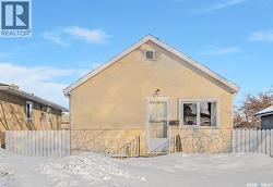 214 Q AVENUE N  Saskatoon, SK S7L 2X6