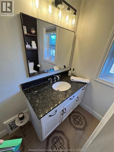 655-91 Giles, Windsor, ON - Indoor Photo Showing Bathroom