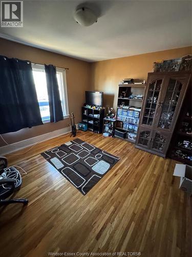 655-91 Giles, Windsor, ON - Indoor