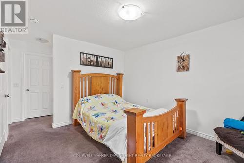 18 Devon Drive, South Huron (Exeter), ON - Indoor Photo Showing Bedroom