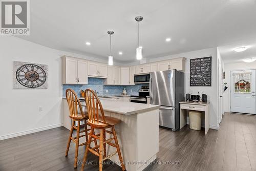 18 Devon Drive, South Huron (Exeter), ON - Indoor Photo Showing Kitchen With Upgraded Kitchen