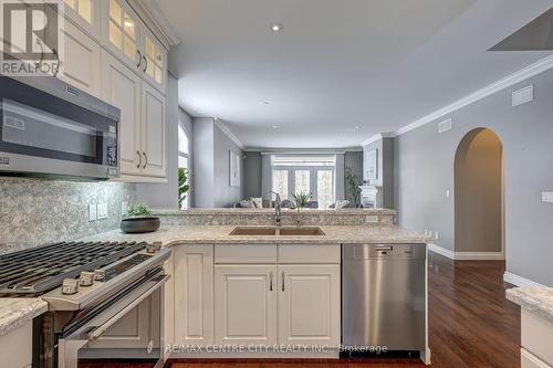 101 - 5 Woodhaven Drive, Tillsonburg, ON - Indoor Photo Showing Kitchen With Upgraded Kitchen