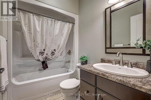 Main Bathroom - 101 - 5 Woodhaven Drive, Tillsonburg, ON - Indoor Photo Showing Bathroom
