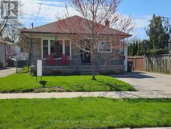 87 SAVONA DRIVE  Toronto, ON M8W 4V2