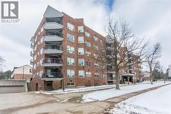 300 KEATS Way Unit# 402  Waterloo, ON N2L 6E6