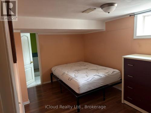 3587 Ashcroft Crescent, Mississauga, ON - Indoor Photo Showing Bedroom