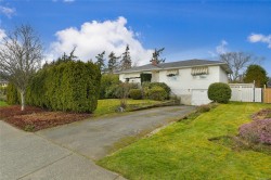 2218 EDGELOW St  Saanich, BC V8N 1R5
