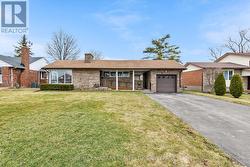 9 CAITHNESS DRIVE  Welland (Prince Charles), ON L3C 4Z3