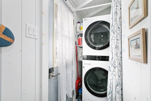 Salle de lavage - 54 Ch. Wharf, Bristol, QC - Indoor Photo Showing Laundry Room