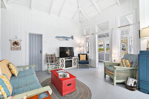 Salon - 54 Ch. Wharf, Bristol, QC - Indoor Photo Showing Living Room