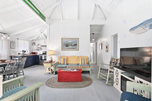 Salon - 54 Ch. Wharf, Bristol, QC - Indoor Photo Showing Living Room