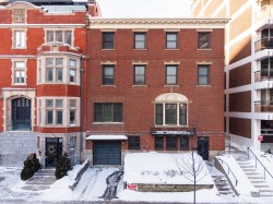 1555Z Av. du Docteur-Penfield  Montréal (Ville-Marie), QC H3G 1C6