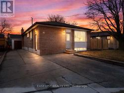 1003 WARDMAN CRESCENT  Whitby, ON L1N 3H1