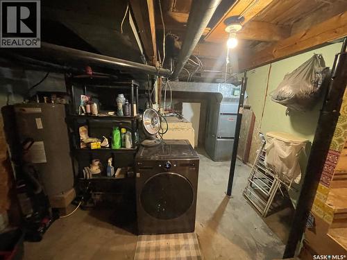 58 2Nd Street, Tompkins, SK - Indoor Photo Showing Laundry Room