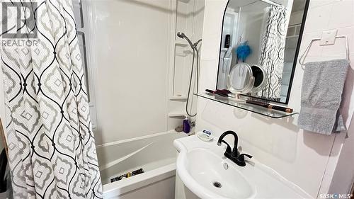 58 2Nd Street, Tompkins, SK - Indoor Photo Showing Bathroom