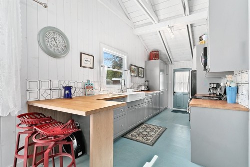 Cuisine - 56 Ch. Wharf, Bristol, QC - Indoor