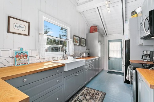 Cuisine - 56 Ch. Wharf, Bristol, QC - Indoor