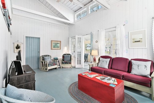 Salon - 56 Ch. Wharf, Bristol, QC - Indoor Photo Showing Living Room