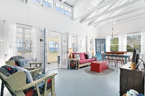 Salon - 56 Ch. Wharf, Bristol, QC - Indoor