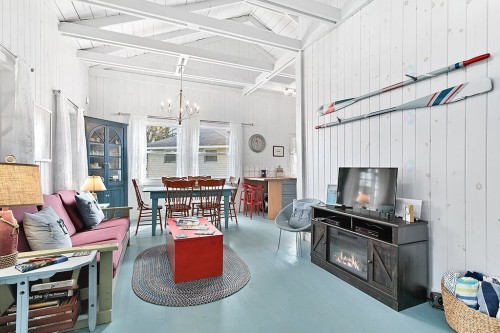 Salon - 56 Ch. Wharf, Bristol, QC - Indoor Photo Showing Living Room