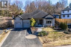 200 FALLING BROOK Drive Ancaster, ON L9G 1E6