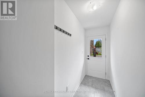 1672 Pleasure Valley Path N, Oshawa, ON - Indoor Photo Showing Other Room