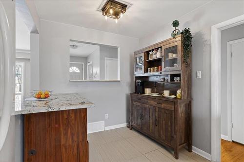 122 De Graff Bay, Winnipeg, MB - Indoor Photo Showing Other Room