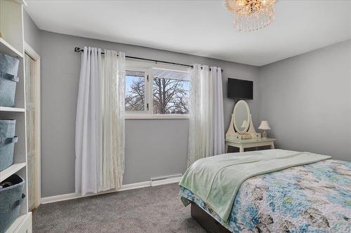 122 De Graff Bay, Winnipeg, MB - Indoor Photo Showing Bedroom