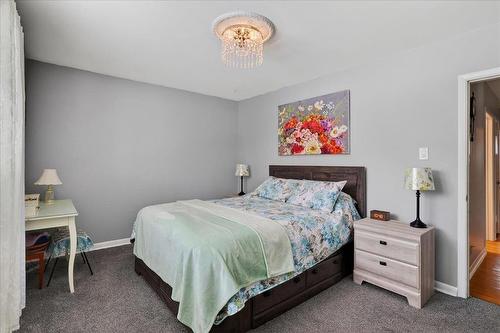122 De Graff Bay, Winnipeg, MB - Indoor Photo Showing Bedroom