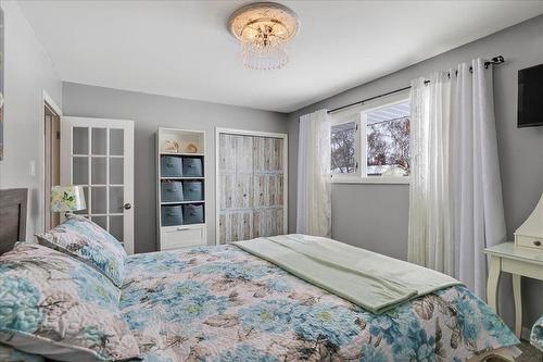 122 De Graff Bay, Winnipeg, MB - Indoor Photo Showing Bedroom